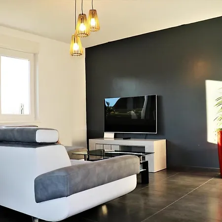 Maison Familiale Spacieuse, Animaux Acceptés à - Fr-1-744-51