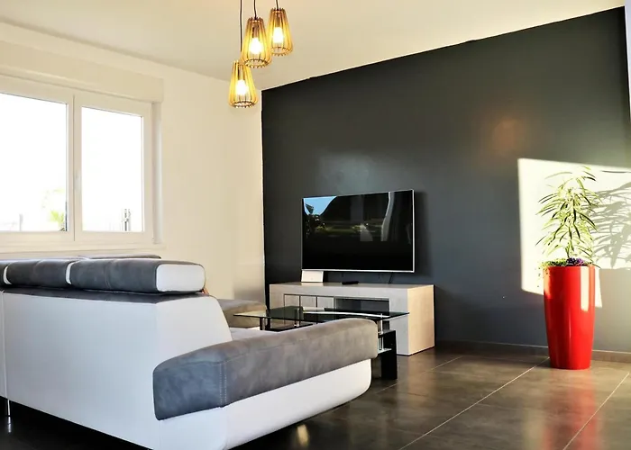 Maison Familiale Spacieuse, Animaux Acceptés à - Fr-1-744-51