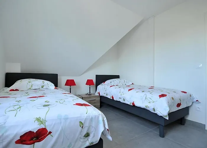 Maison Familiale Spacieuse, Animaux Acceptés à - Fr-1-744-51 Hébergement de vacances